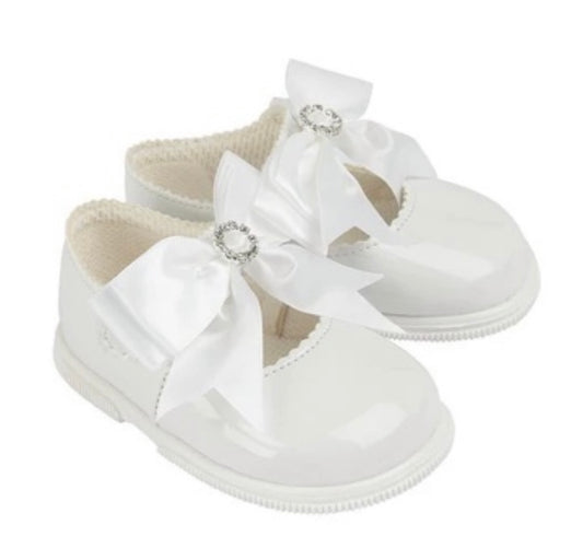 Girls diamanté bow hard sole shoe White