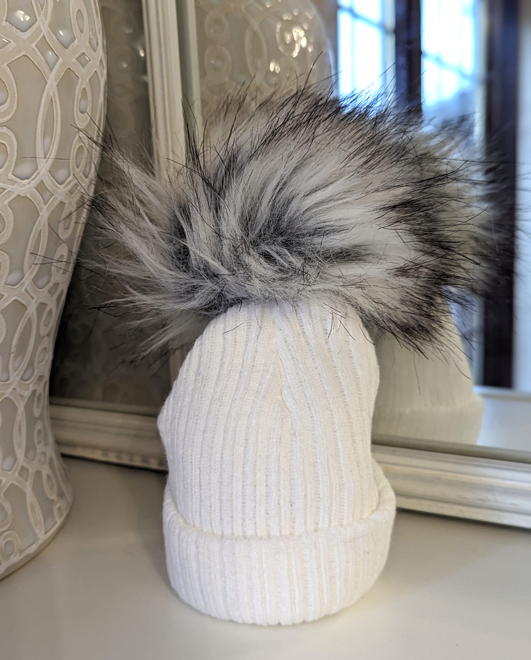 Single Pom Hat White & Grey Small/Medium